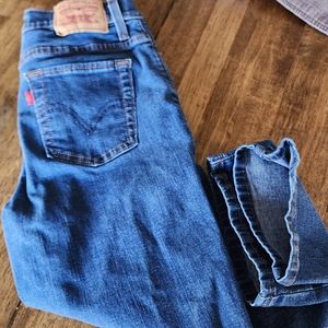 Levi's 512 perfectly slimming capris size 4 high rise